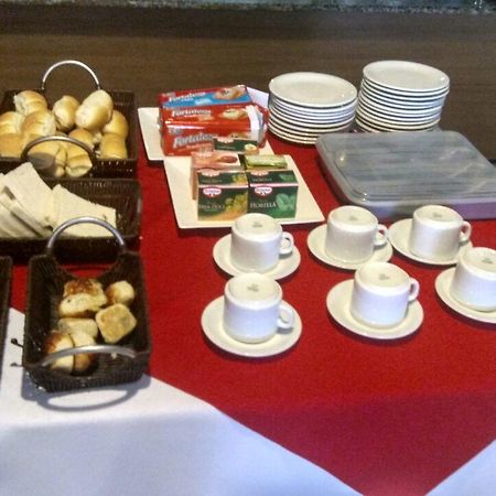 Derby Hotel Собрал Екстериор снимка