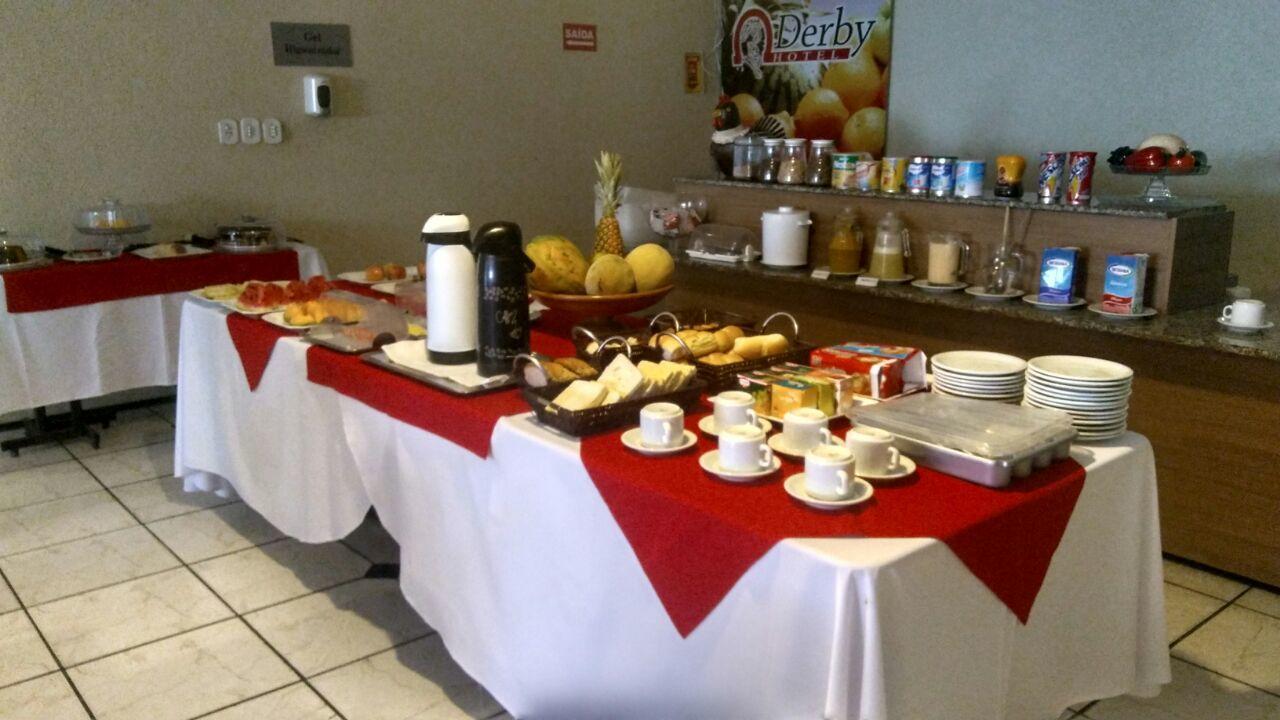 Derby Hotel Собрал Екстериор снимка